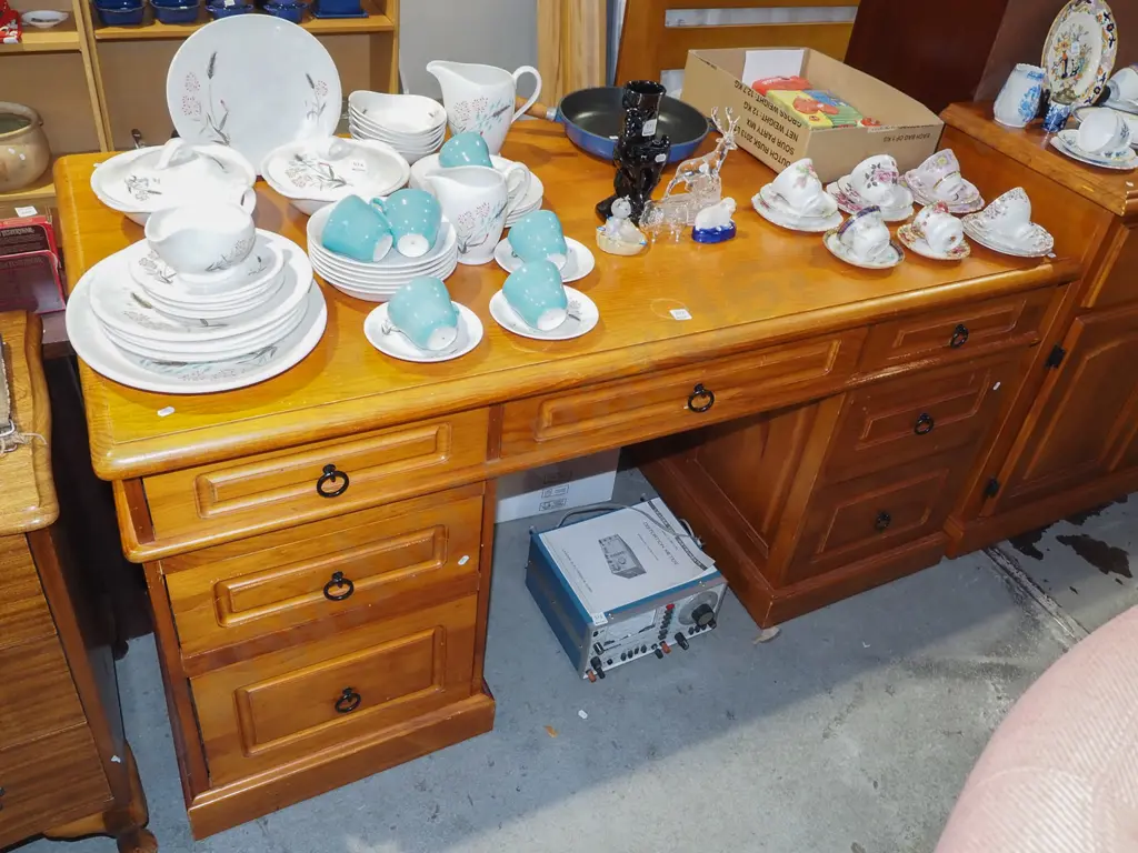 solid pine 7 drawer desk H800 W1600 D780 Image 1++