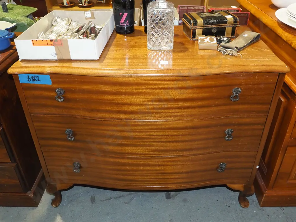 mahogany bow front 3 drawer chest H750 W910 D440 - slight wear to top Image 1++