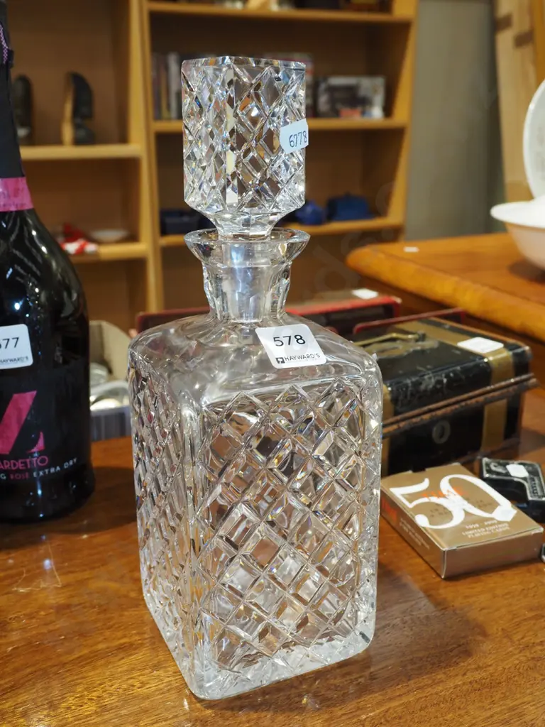 cut crystal decanter H275 Image 1++