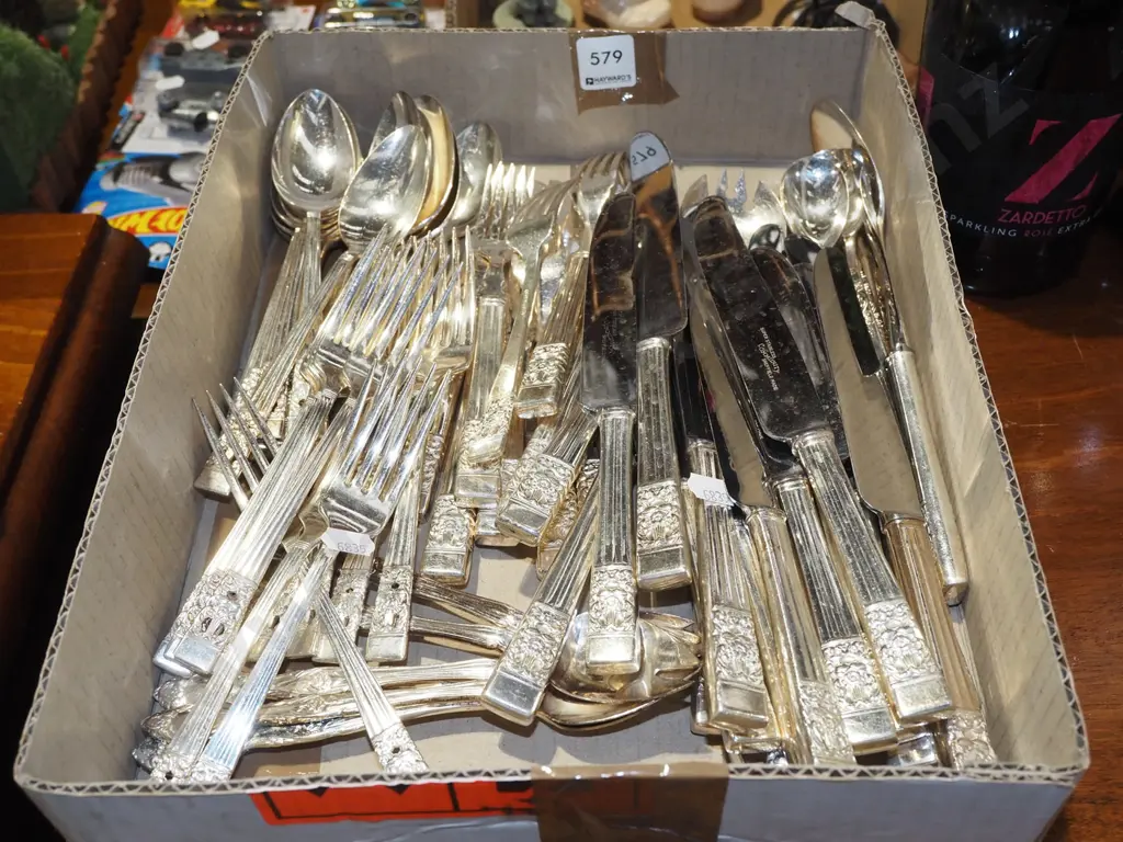 box of plated cutlery Image 1++