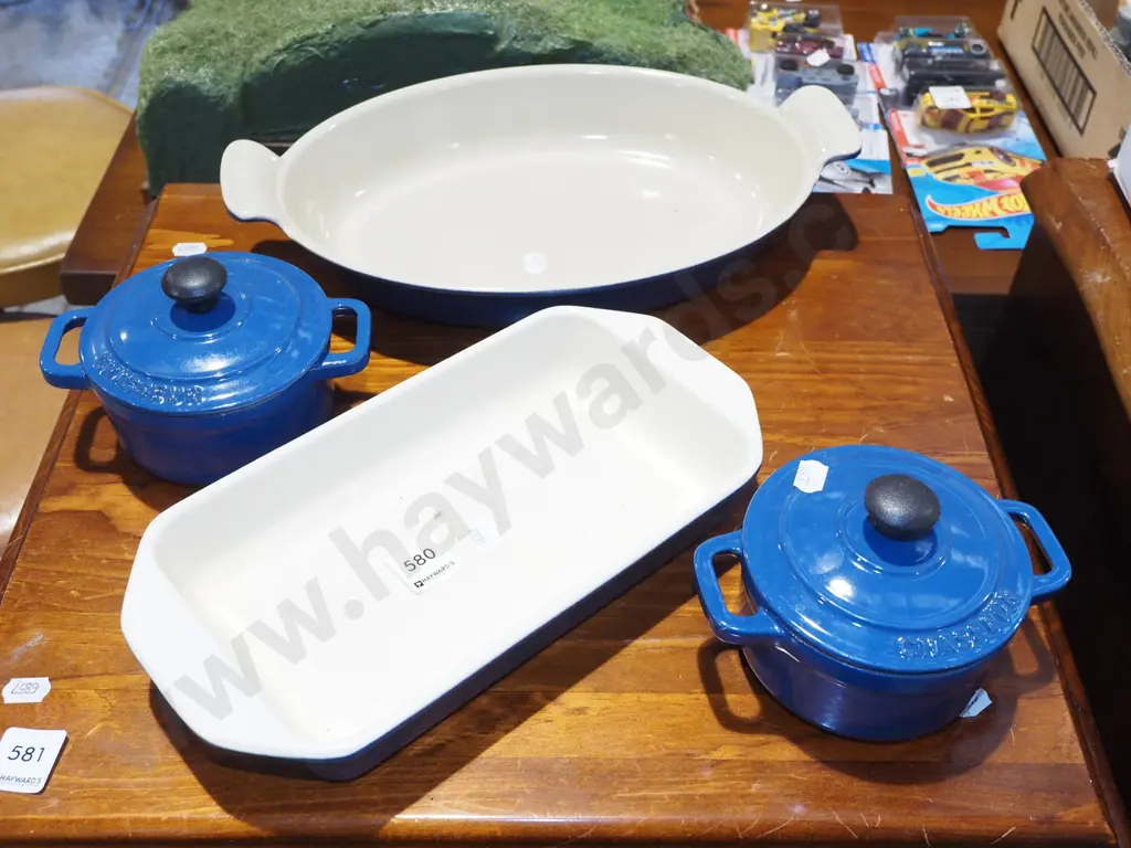 Le Creuset cast iron and enamel dish, 1 other cast iron baking dish, 2x Chasseur lidded rammekins Image 1++