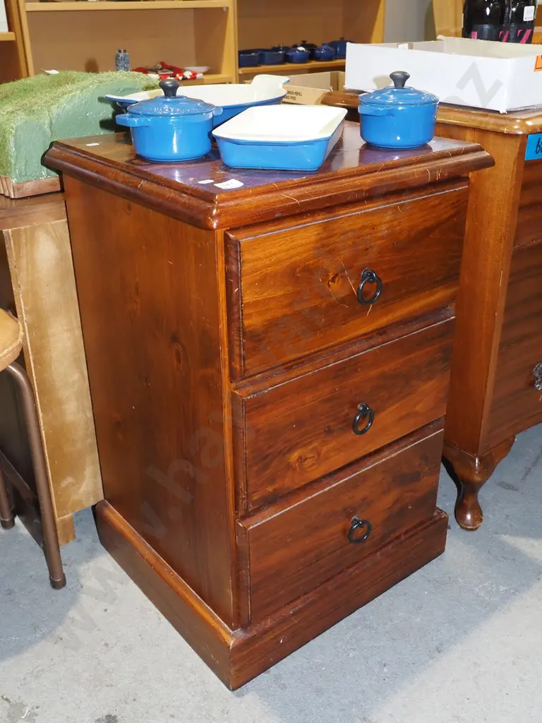 pine 3 drawer chest H720 W470 D420 Image 1++