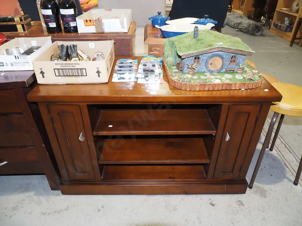 solid pine 2 door entertainment unit H620 W1000 D450 Image 1++