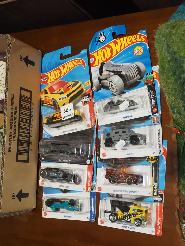 8x carded Hotwheels vehicles Image 1++
