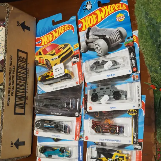 8x carded Hotwheels vehicles