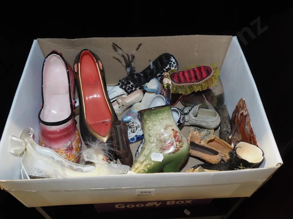 box of ceramic ornamental shoes Image 1++