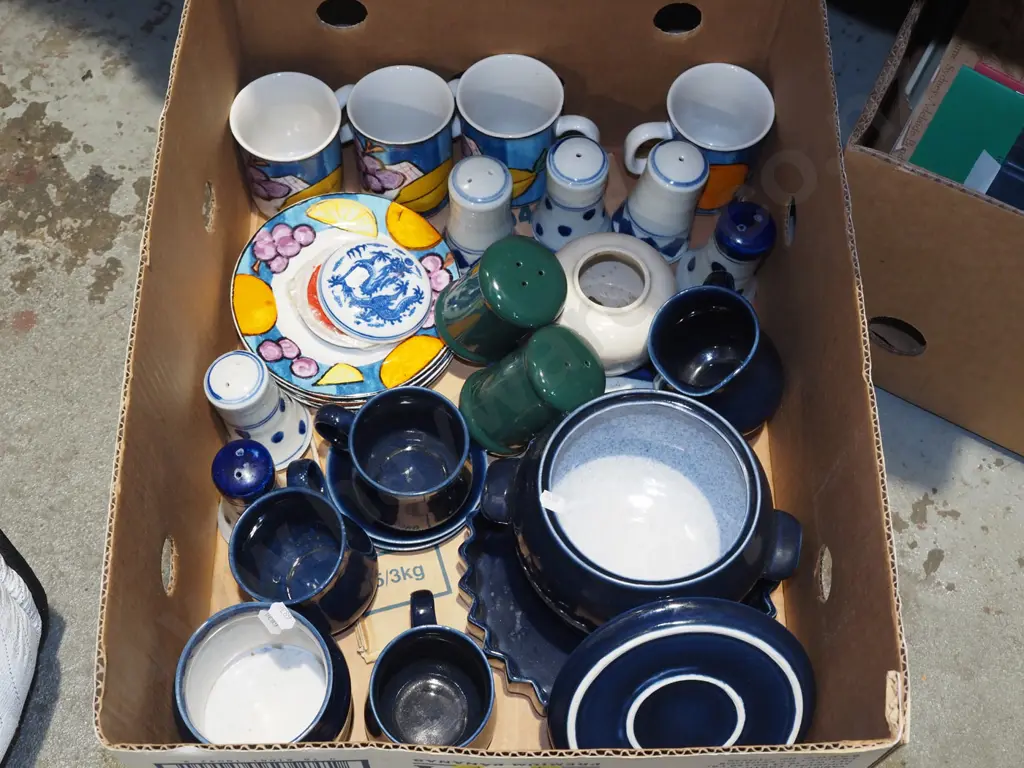 box; hand crafted porcelain cups, baking dishes, coffee cups etc Image 1++