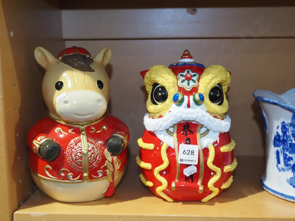 2x ceramic Asian figurines H200 Image 1++