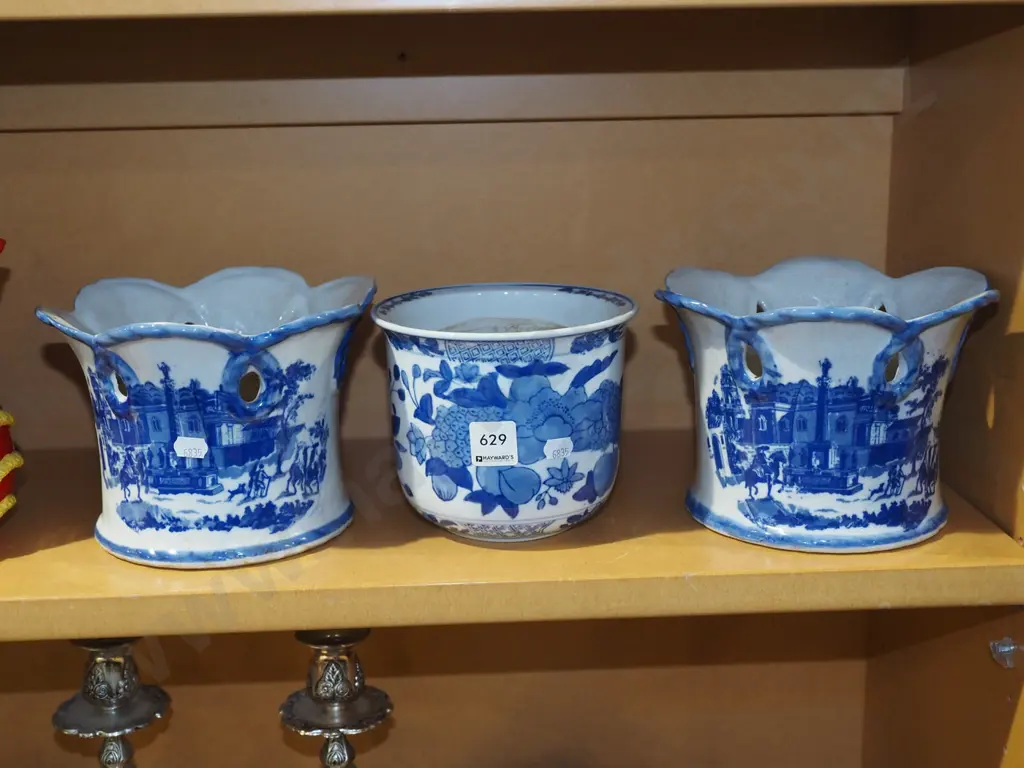 3x blue and white jardinieres Image 1++