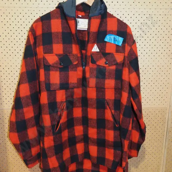 wilderness NZ red and black size L bush shirt