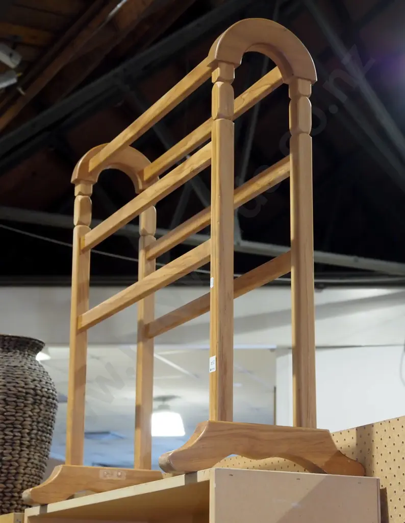rimu towel rail Image 1++