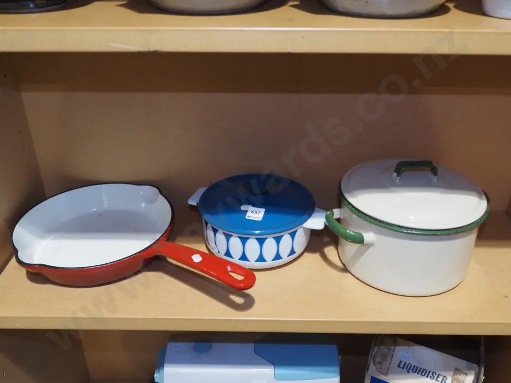 cast iron and enamel frying pan, 2x pots Image 1++