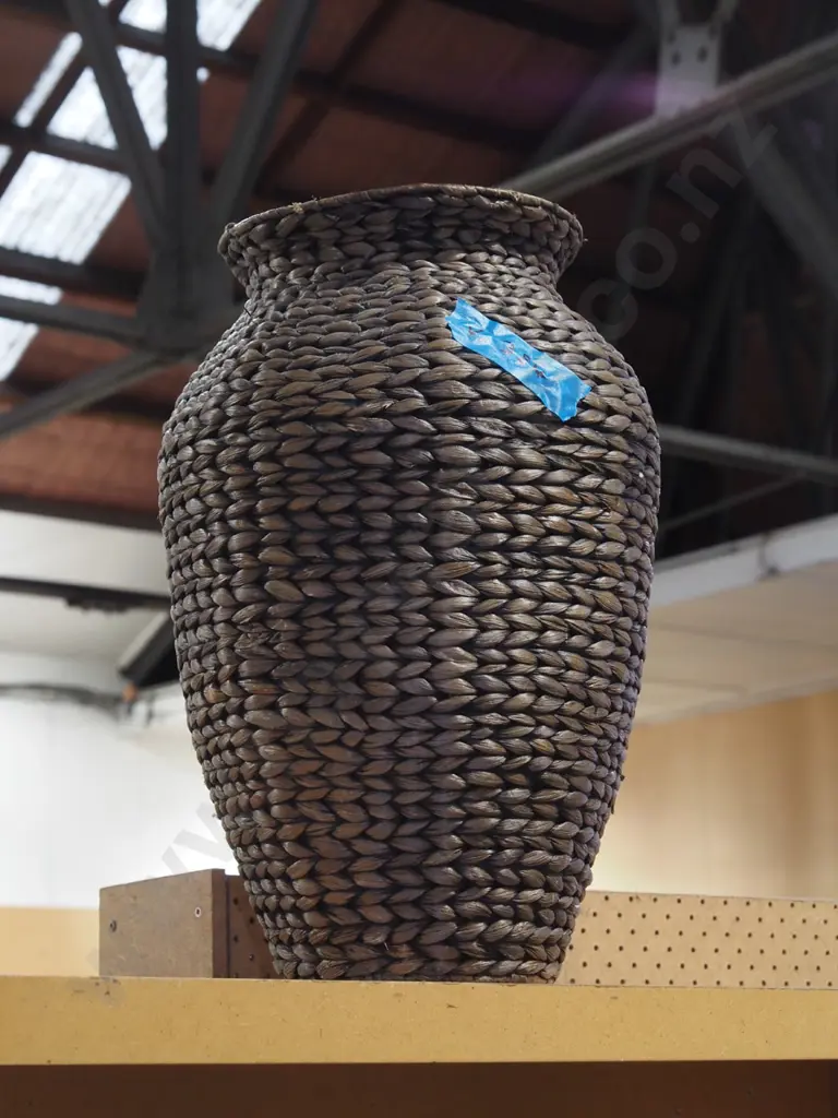 woven seagrass urn H510 Image 1++