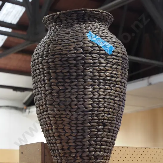woven seagrass urn H510