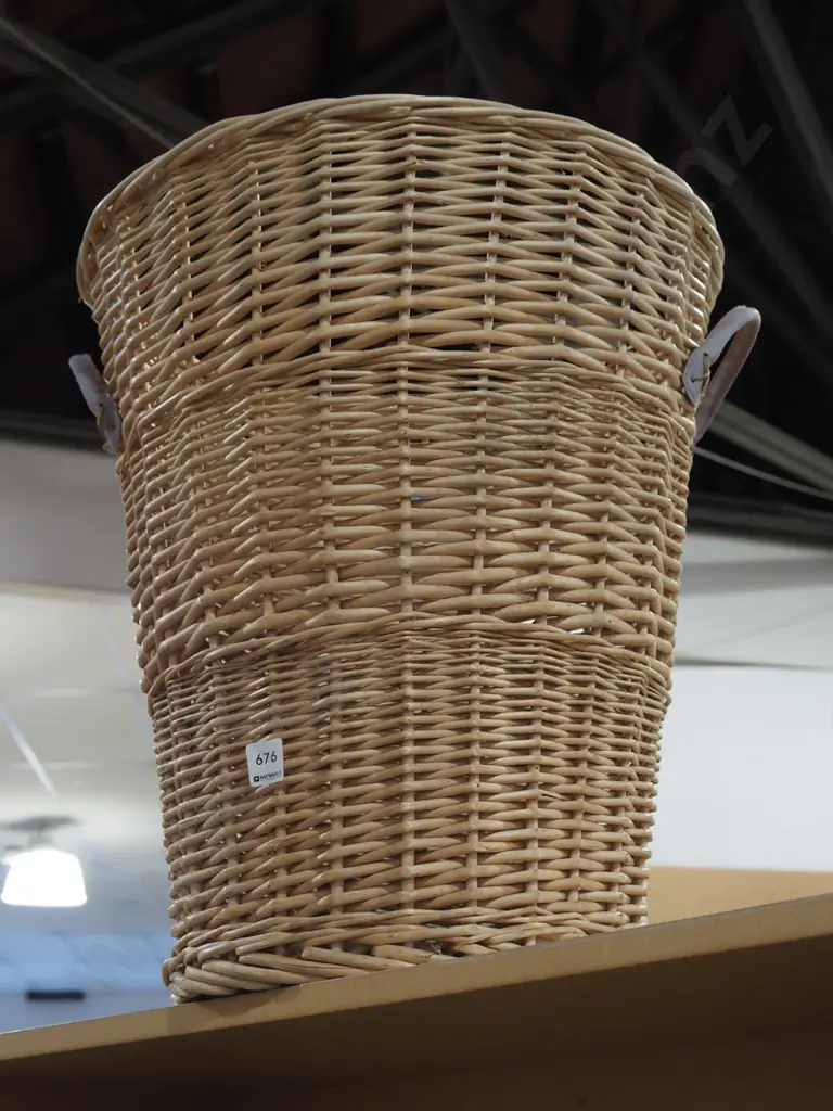 cane laundry basket - no lid H520 Image 1++
