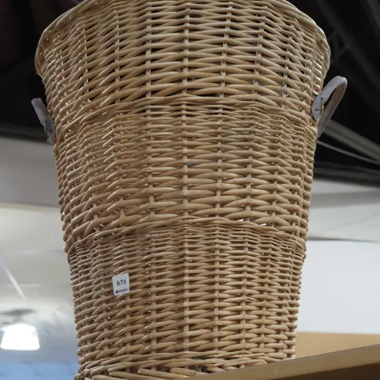 cane laundry basket - no lid H520