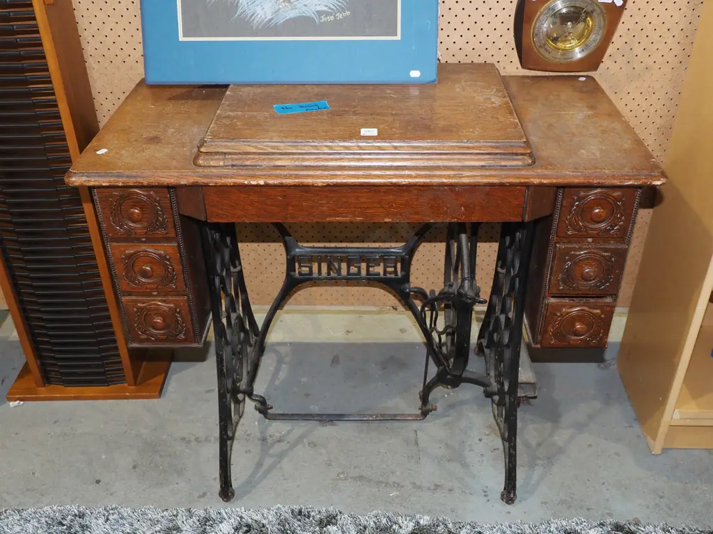 Singer treadle sewing machine carcass Image 1++