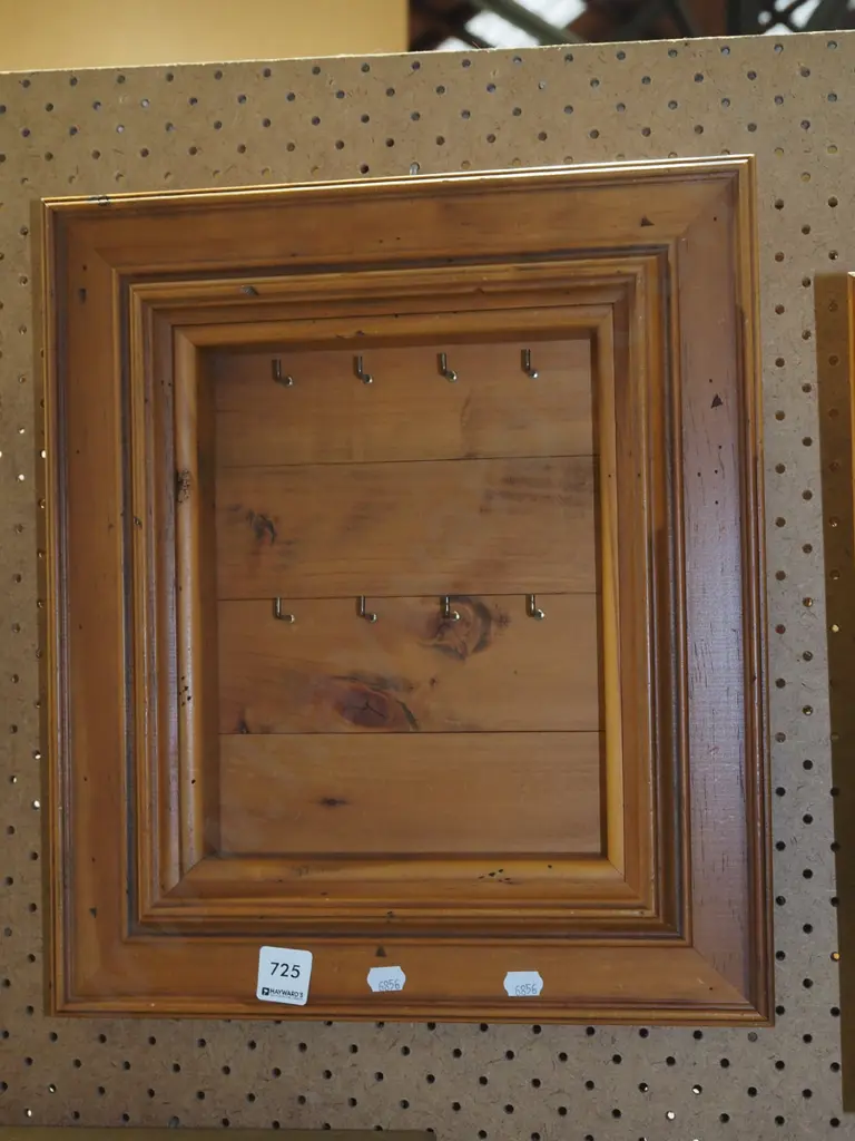 pine wall mounted key rack Image 1++