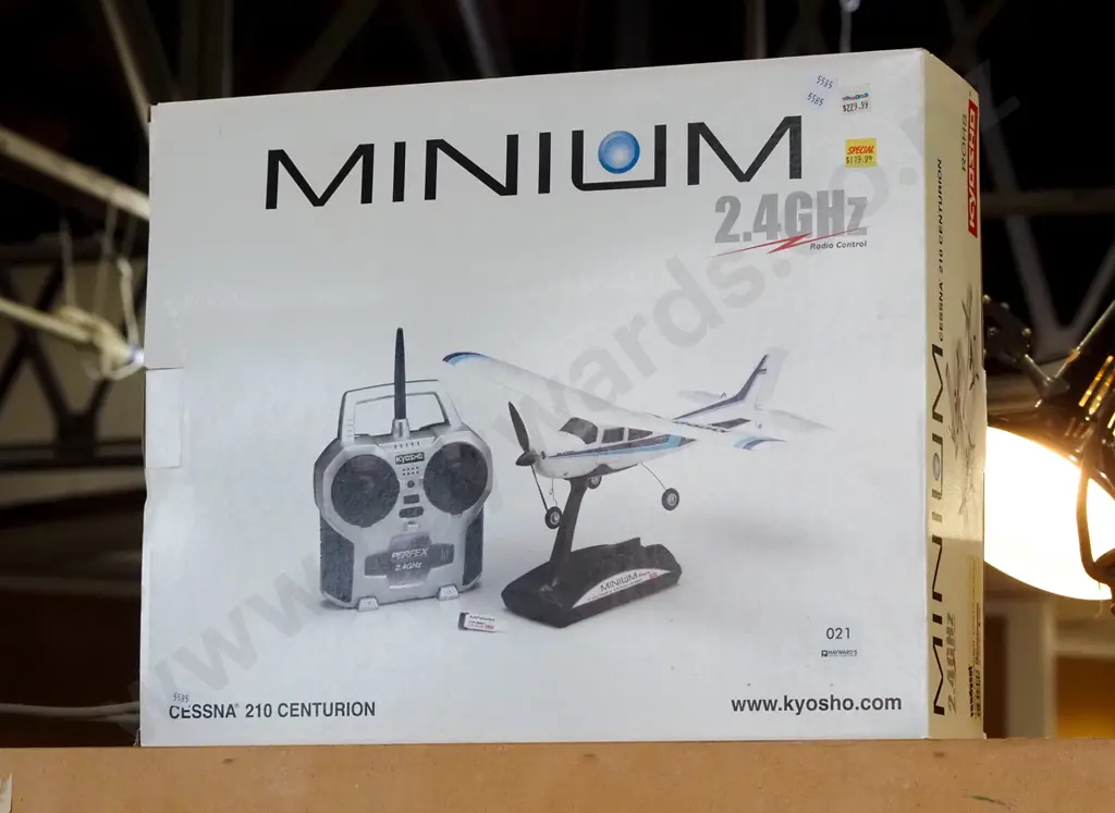 boxed radio control aeroplane Cessna 210 Centurion Image 1++