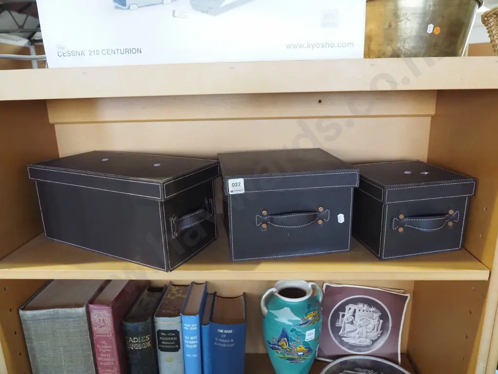 3x nesting vinyl storage boxes  Image 1++