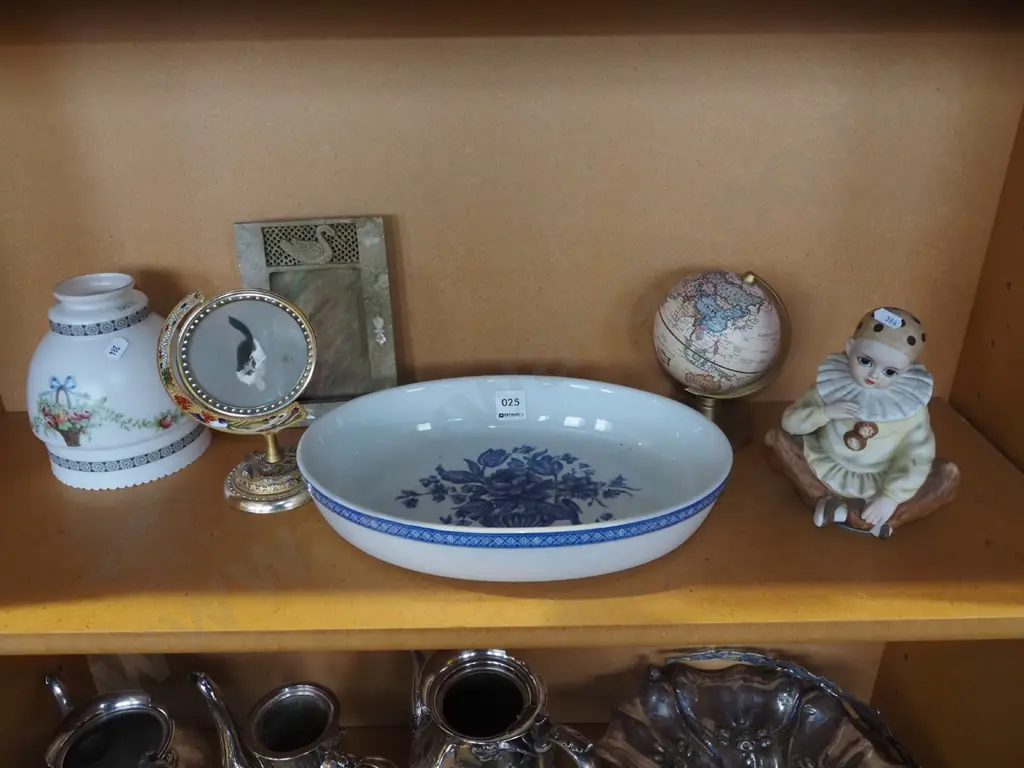 shelf; light fitting, marble photo frame, small world globe etc Image 1++