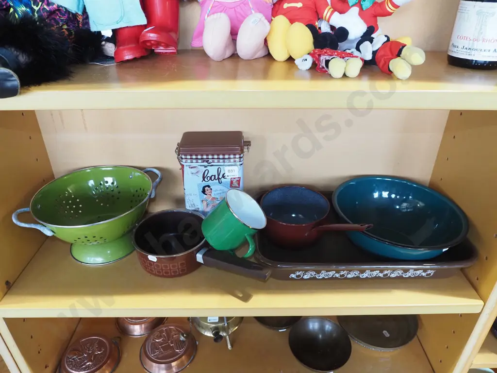 enamel baking dish, bowls, colander etc Image 1++