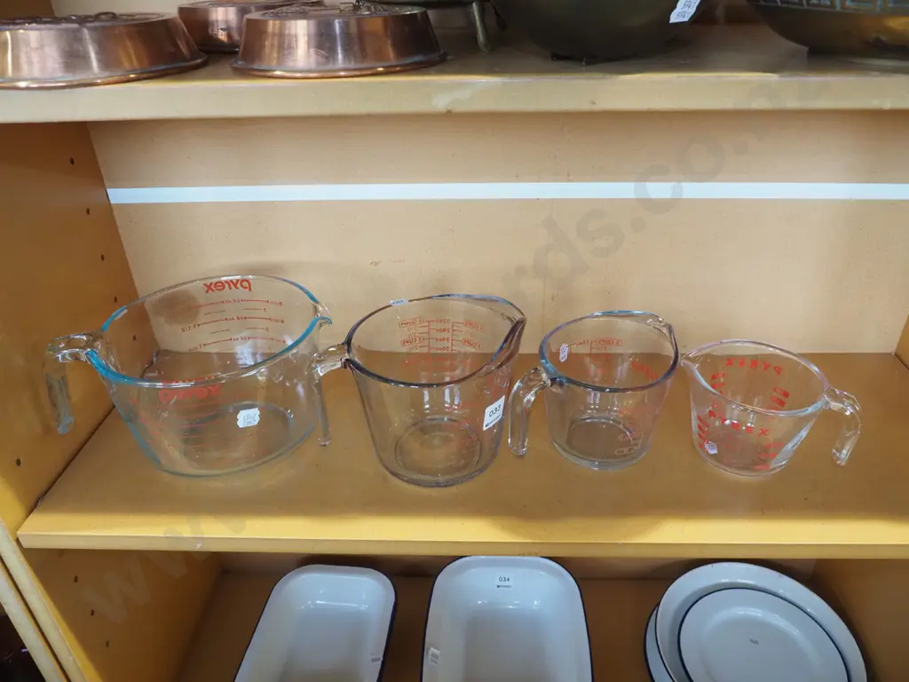 4x graduated pyrex measuring jugs Image 1++