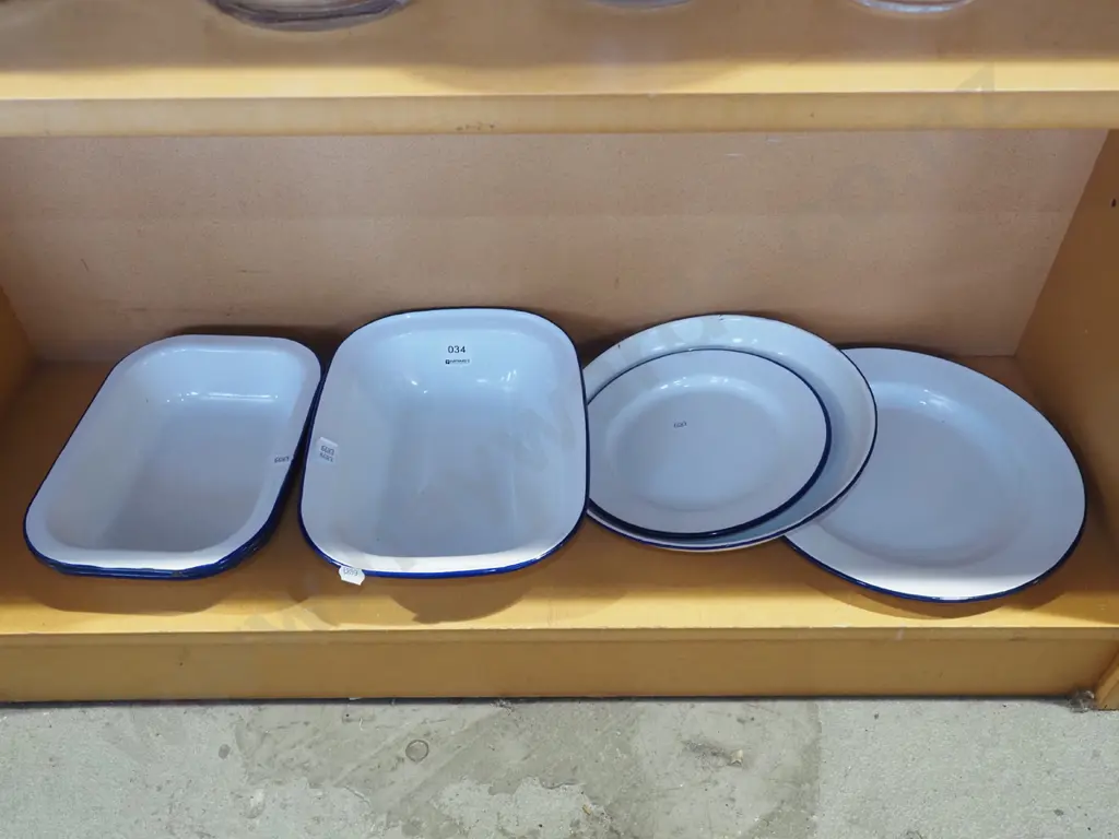enamel bowls and baking dishes Image 1++