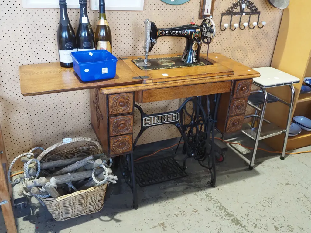 Singer treadle sewing machine in very good condition - original belt Image 1++