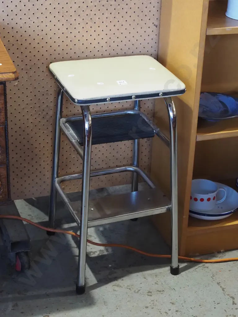 vinyl upholstered kitchen step stool Image 1++