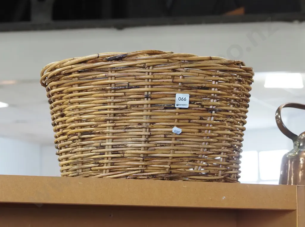 cane basket H225 Image 1++