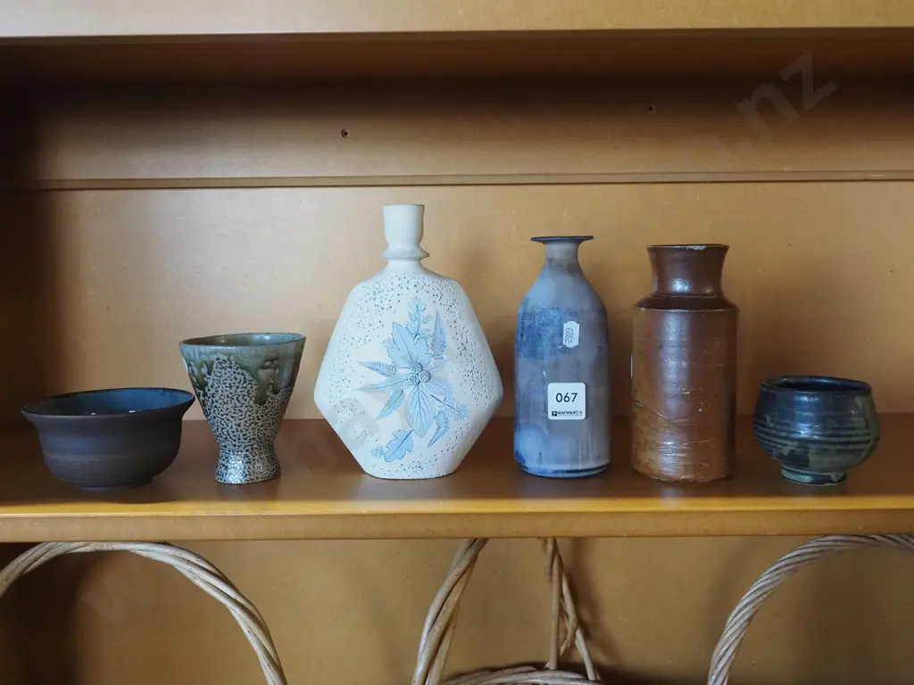 shelf; pottery cups, bottles, ink bottle, vase Tallest H200 Image 1++