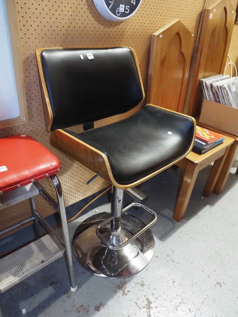 chrome ply and black and black vinyl bar stool Image 1++