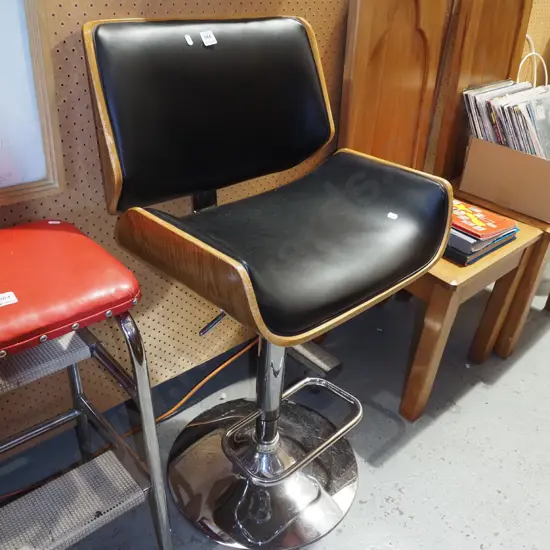chrome ply and black and black vinyl bar stool
