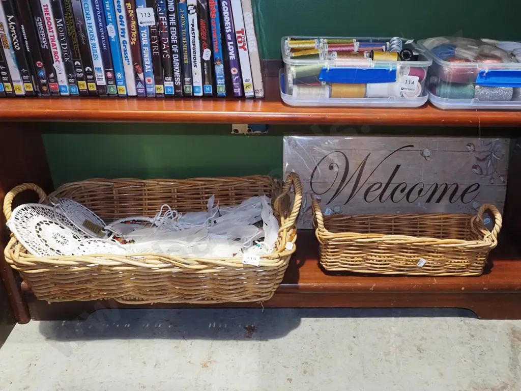 Welcome sign, 2x cane baskets, dream catchers Image 1++