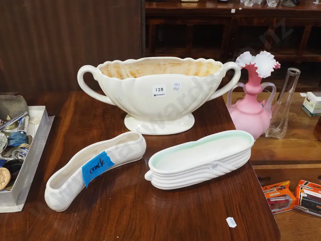 double handled, 2x trough vase - 1 vase has crack Image 1++