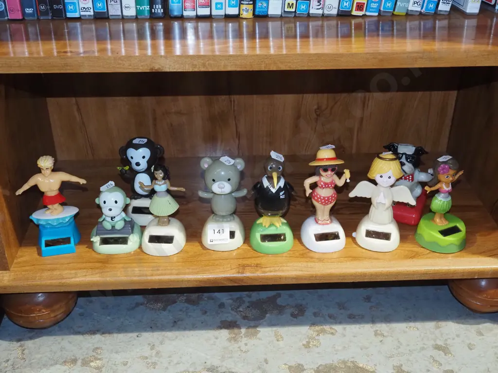assorted solar powered plastic dancing figurines Image 1++
