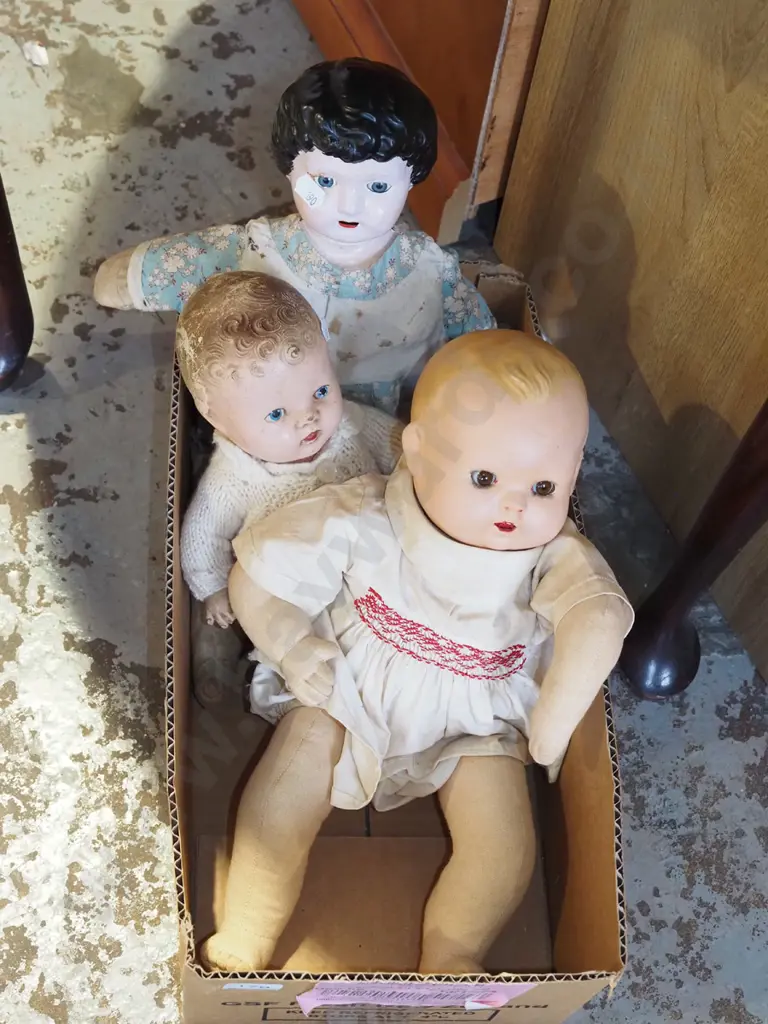 box; 3x vintage dolls Image 1++
