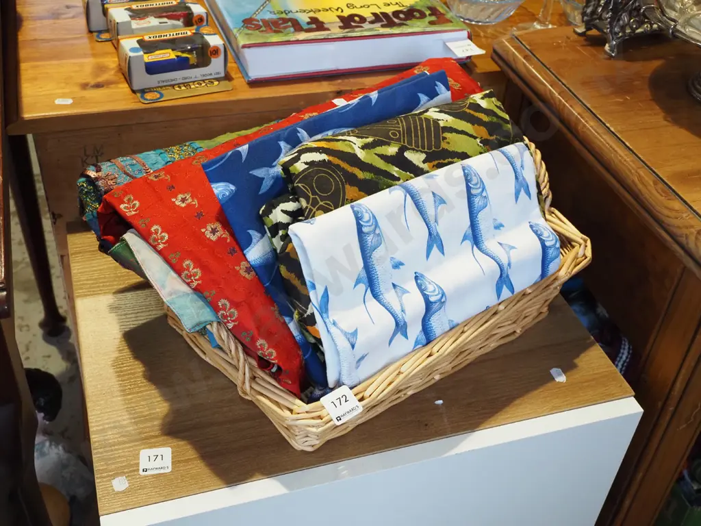 cane basket, fabric pieces Image 1++