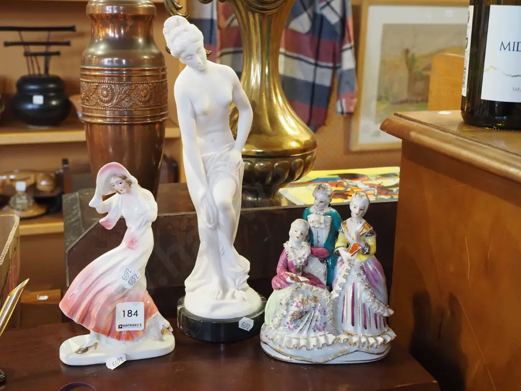 3x figurines Tallest H300 Image 1++