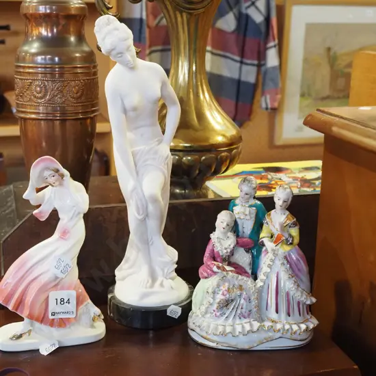 3x figurines Tallest H300