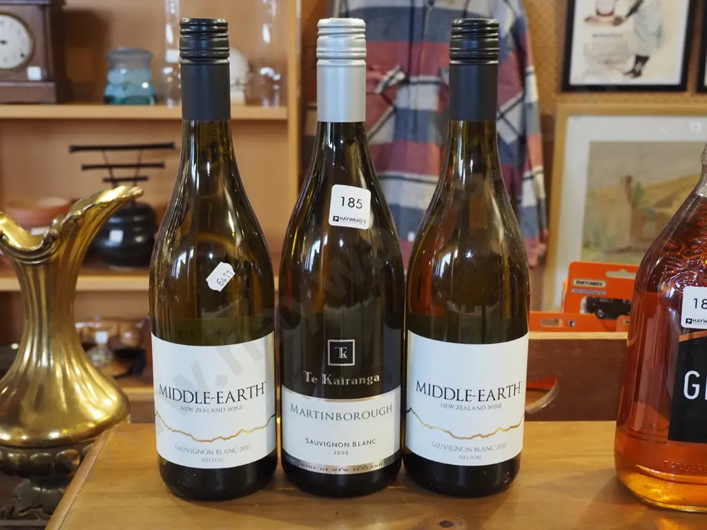 3x bottles of sauvignon blanc Image 1++
