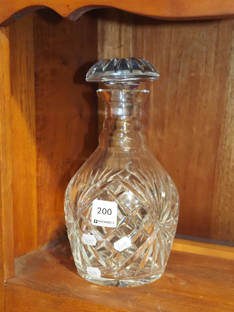 cut crystal stopppered decanter Image 1++