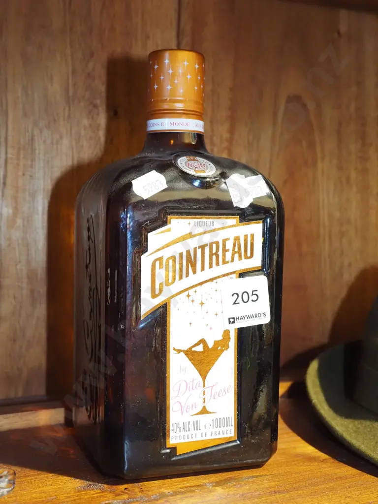 1L Cointreau Image 1++