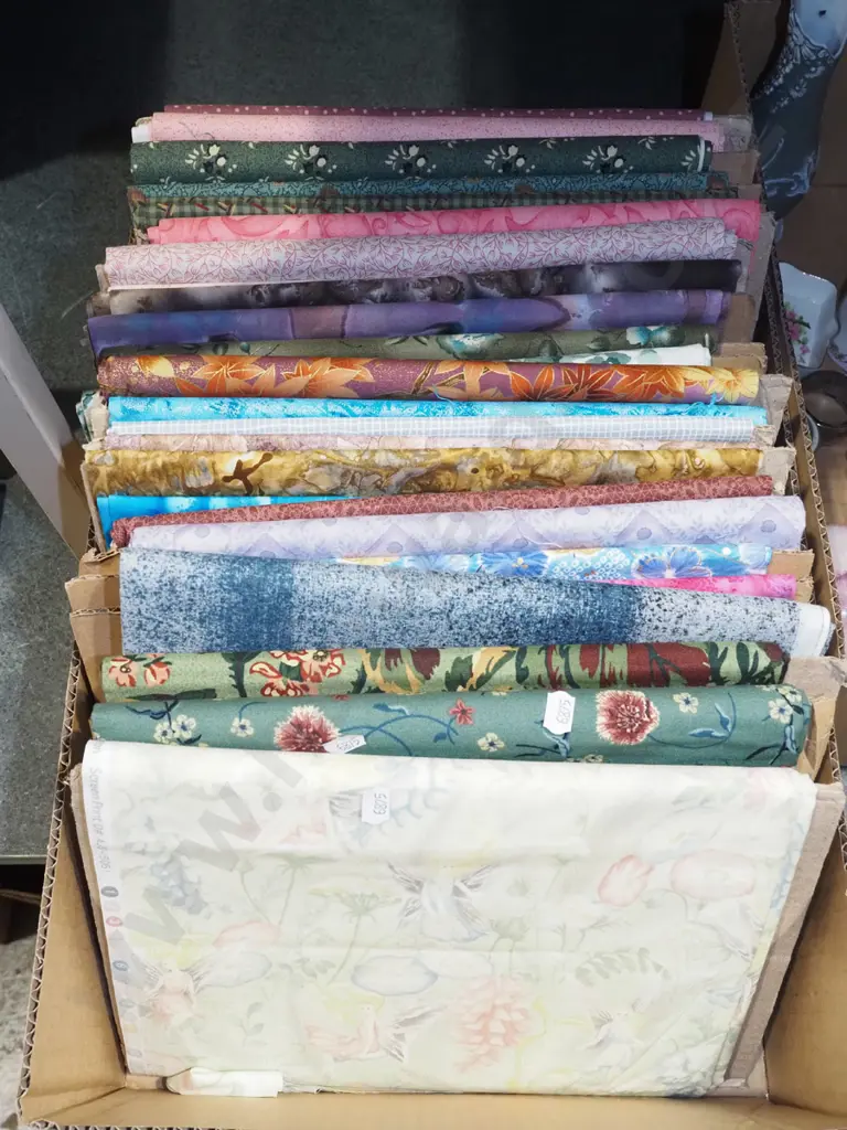 box of fabric pieces Image 1++