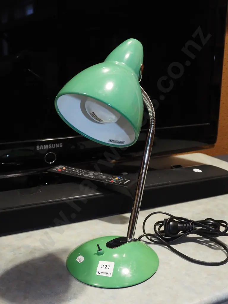green metal desk lamp Image 1++