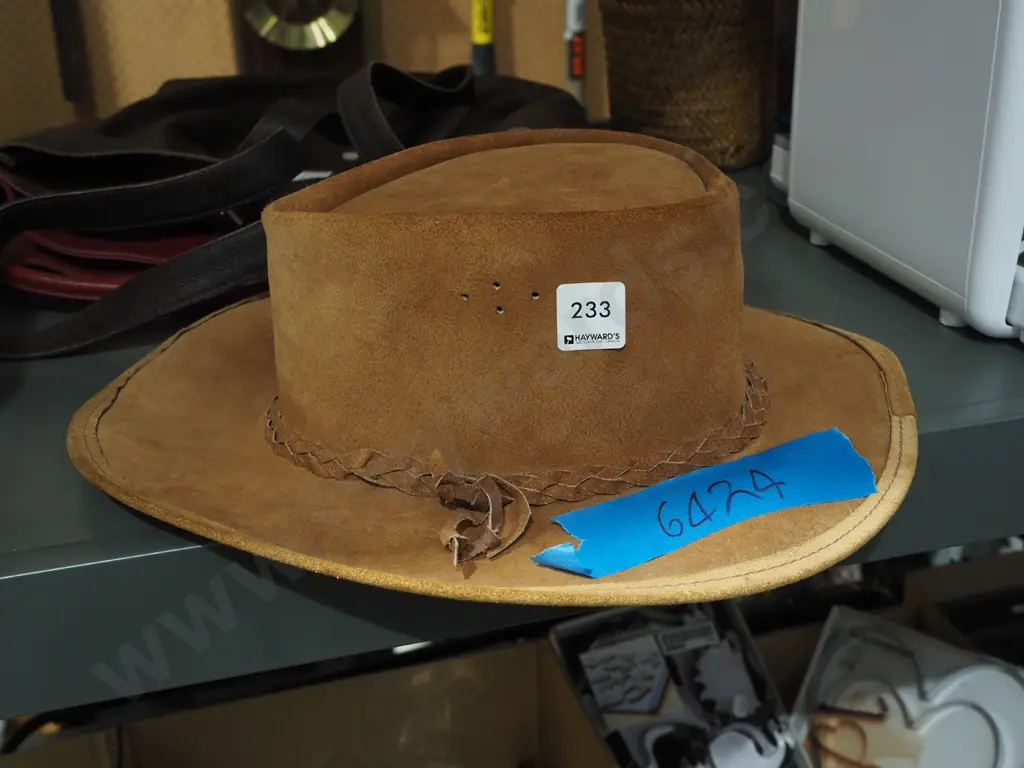 large leather Henry Lee label hat Image 1++