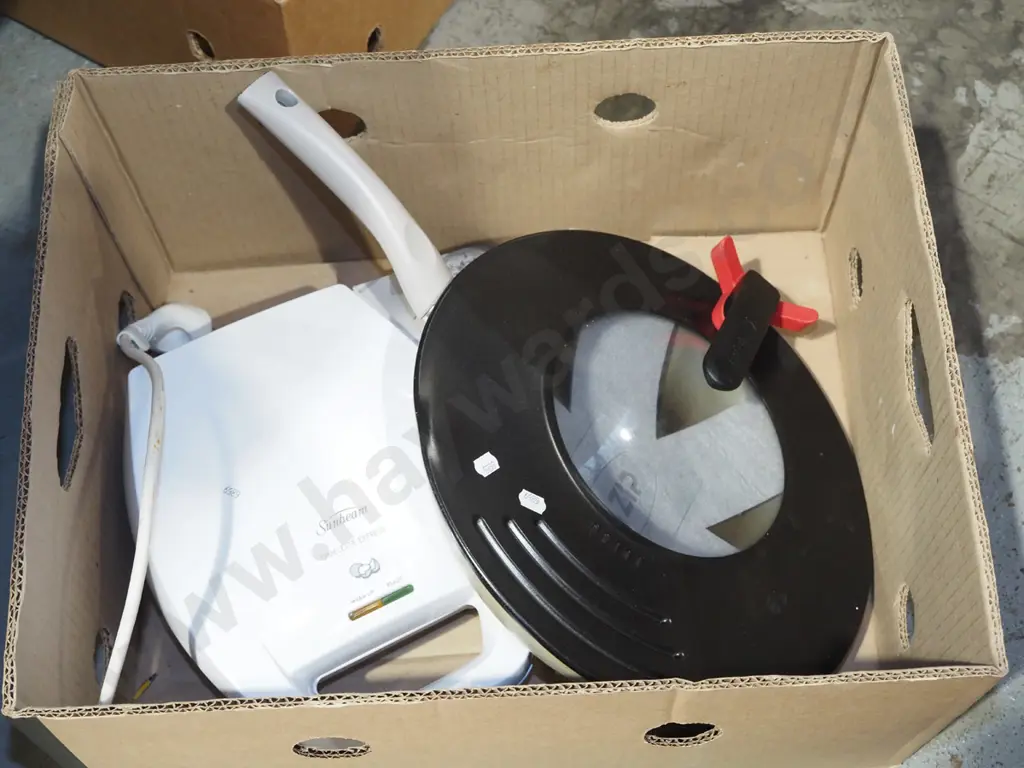 box; frying pan with lid, Sunbeam Omelette Express Image 1++