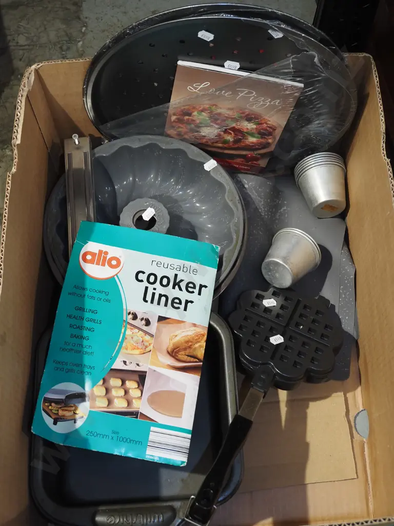 box; pizza trays, cake moulds, waffle maker etc Image 1++