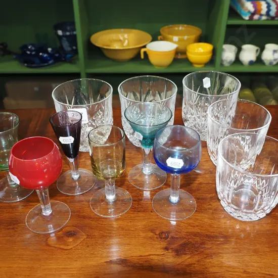moulded crystal tumblers, 6x coloured sherry glasses